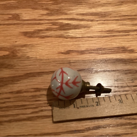 Pretty painted porcelain knobs (2). - Picture 2 of 2